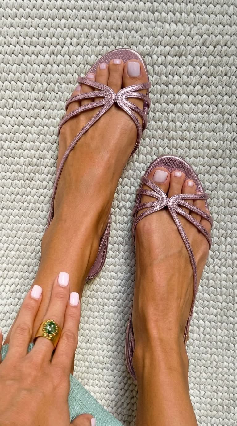 Sandalias Planas Doradas con Tiras Finas
