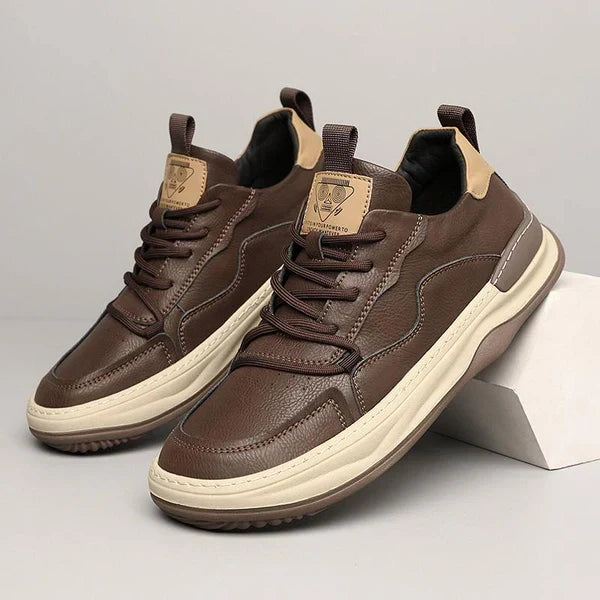 Chaussures en cuir a semelle haute